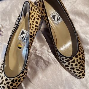 J. Renee real fur leopard skin shoes 7.5 M